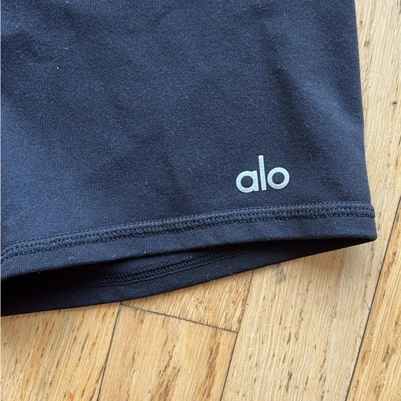 Alo Black Biker Shorts - XXS - Picture 2 of 3